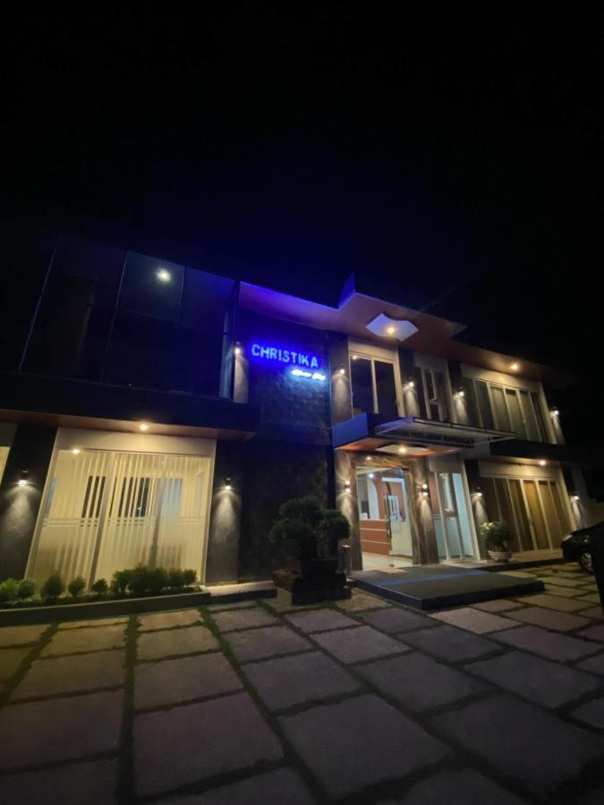 Christika Homestay Лабуан Баджо Екстериор снимка